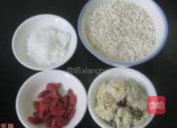 菊花枸杞糯米粥的做法图解1