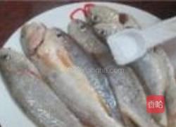 香煎黄花鱼的做法图解2