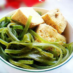 高汤海带炖豆腐的做法[图]
