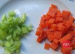 凉拌紫甘蓝玉米粒的做法图解3