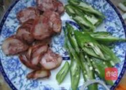 红萝卜青椒炒腊肠的做法图解4