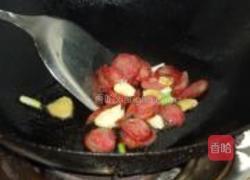 红萝卜青椒炒腊肠的做法图解6