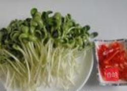 红椒炒绿芽的做法图解2