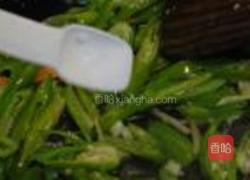 尖椒炒猪耳根的做法图解4