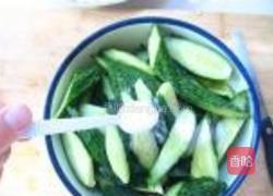 麻辣腌黄瓜的做法图解1
