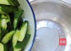 麻辣腌黄瓜的做法图解2