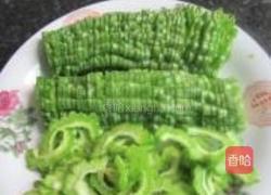苦瓜炒腊肉的做法图解2