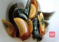 黄瓜拌皮蛋的做法图解3