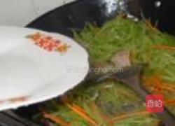 肉片炒莴笋萝卜丝的做法图解5
