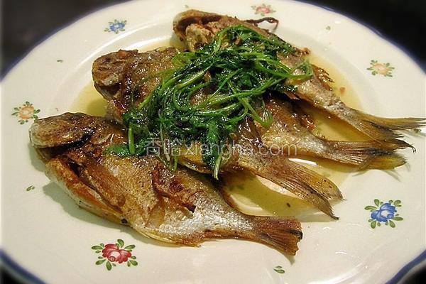 柠汁煎小海鱼