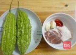 苦瓜炒肉片的做法图解1