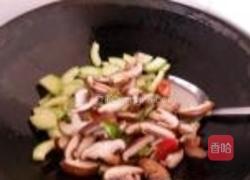 香菇炒西葫芦的做法图解4
