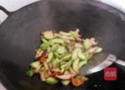 香菇炒西葫芦的做法图解5