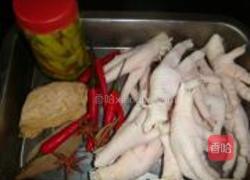 泡椒凤爪的做法图解1