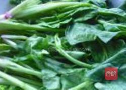 凉拌菠菜花生米的做法图解1