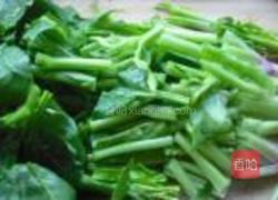 凉拌菠菜花生米的做法图解2