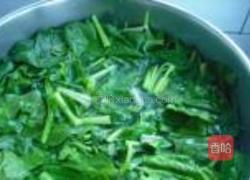 凉拌菠菜花生米的做法图解3