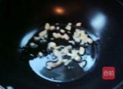 回锅排骨包菜的做法图解3