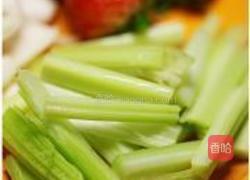 莓杏拌百合的做法图解1