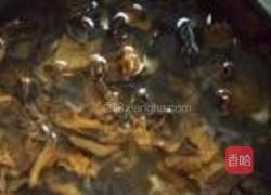 黑木耳炝黄瓜的做法图解1