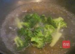 虾仁银鱼金瓜盅的做法图解5