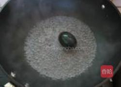 皮蛋肉饼汤的做法图解1