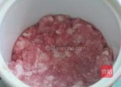 皮蛋肉饼汤的做法图解2