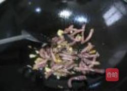 茼蒿杆儿腊肉丝的做法图解4