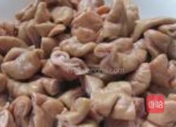 青椒炒肥肠的做法图解2