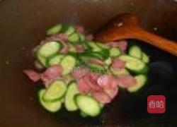 黄瓜炒香肠的做法图解4