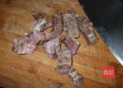 咸猪骨滚辣椒叶的做法图解2