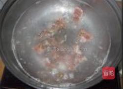咸猪骨滚辣椒叶的做法图解3