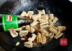 葱爆鱿鱼的做法图解5