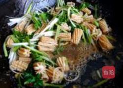 葱爆鱿鱼的做法图解7