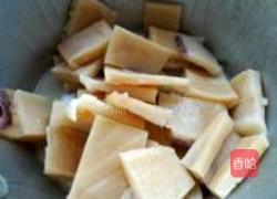 葱爆鱿鱼的做法图解1