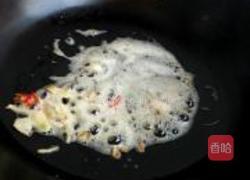 葱爆鱿鱼的做法图解3