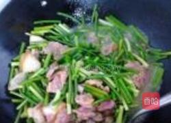 蒜苗炒咸肉片的做法图解7