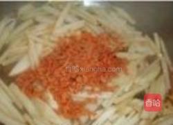 紫色萝卜炒虾米的做法图解3