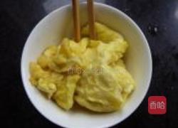 韭黄炒鸡蛋的做法图解7