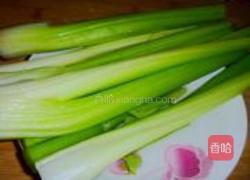 蚝油鲜虾炒芹菜的做法图解2