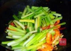 蚝油鲜虾炒芹菜的做法图解8