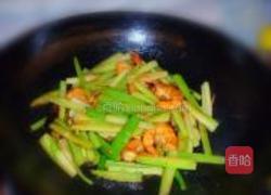 蚝油鲜虾炒芹菜的做法图解10