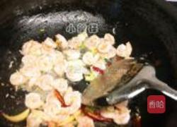 香辣黄瓜玉米虾仁的做法图解2