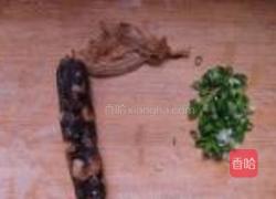 腊肠干煸茶树菇的做法图解1