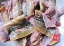 黄鳝炒空心菜的做法图解2