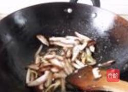 包菜炒香菇的做法图解2