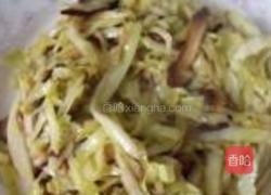 包菜炒香菇的做法图解4