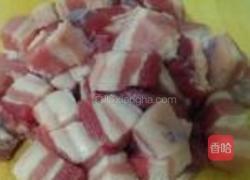 红烧肉炖莴笋的做法图解1