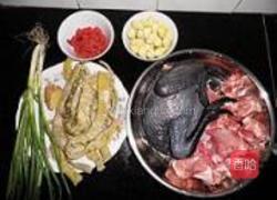 乌骨鸡银杏排骨汤的做法图解1