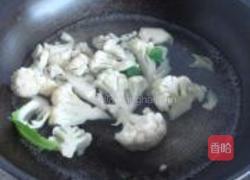 花菜木耳炒香肠的做法图解3